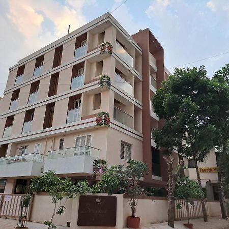 Bouquet Residency Hotel Нашик Екстериор снимка