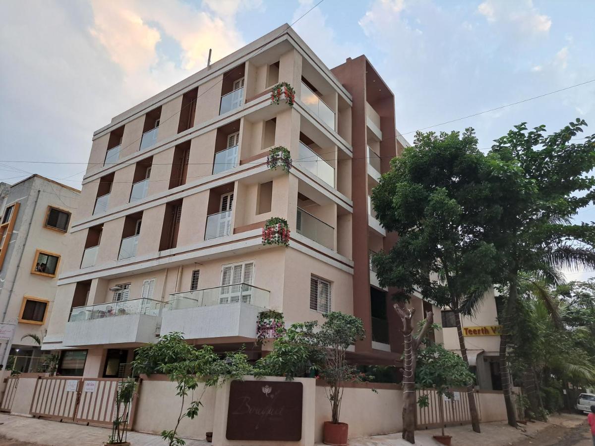 Bouquet Residency Hotel Нашик Екстериор снимка