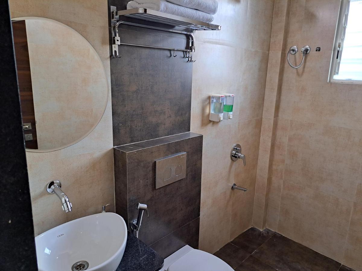Bouquet Residency Hotel Нашик Екстериор снимка