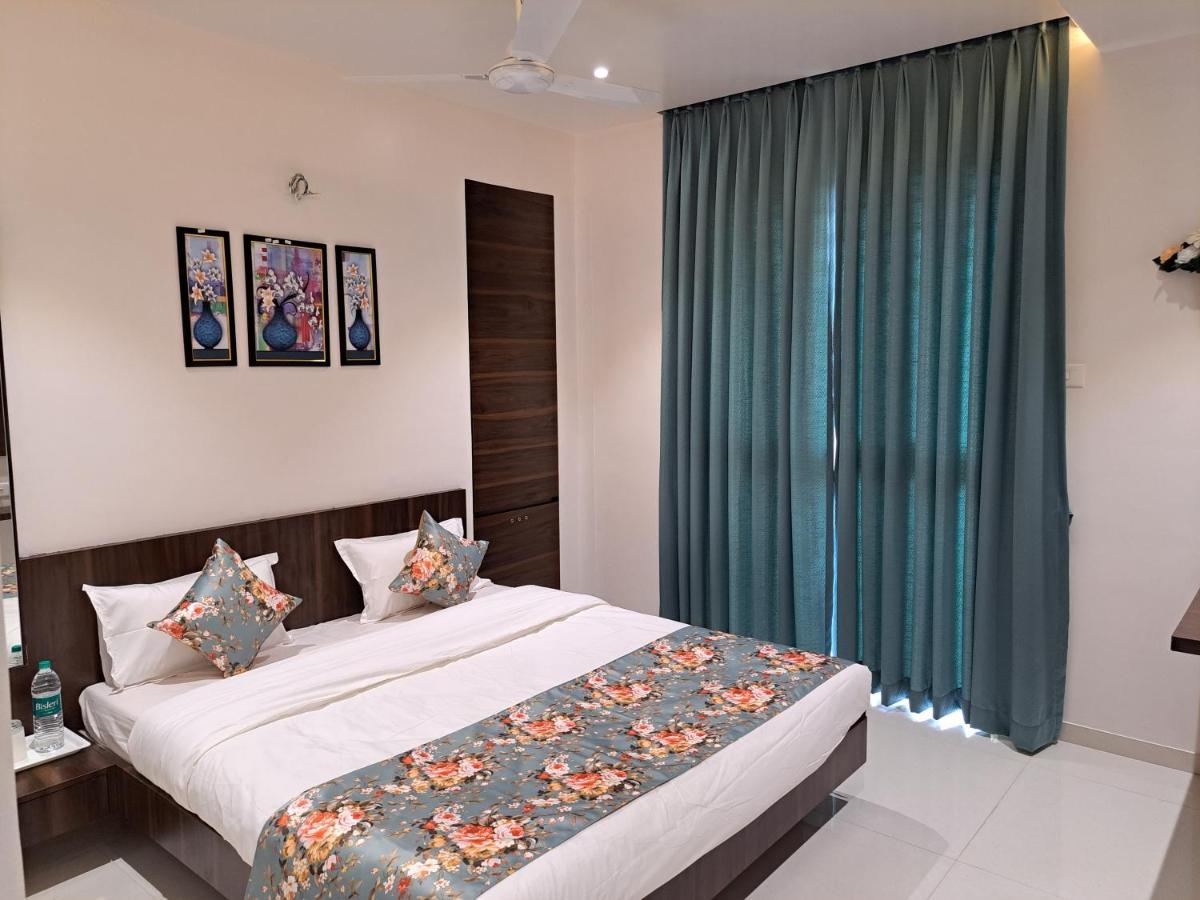 Bouquet Residency Hotel Нашик Екстериор снимка
