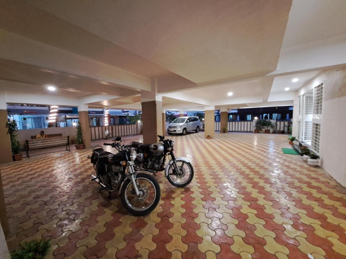 Bouquet Residency Hotel Нашик Екстериор снимка