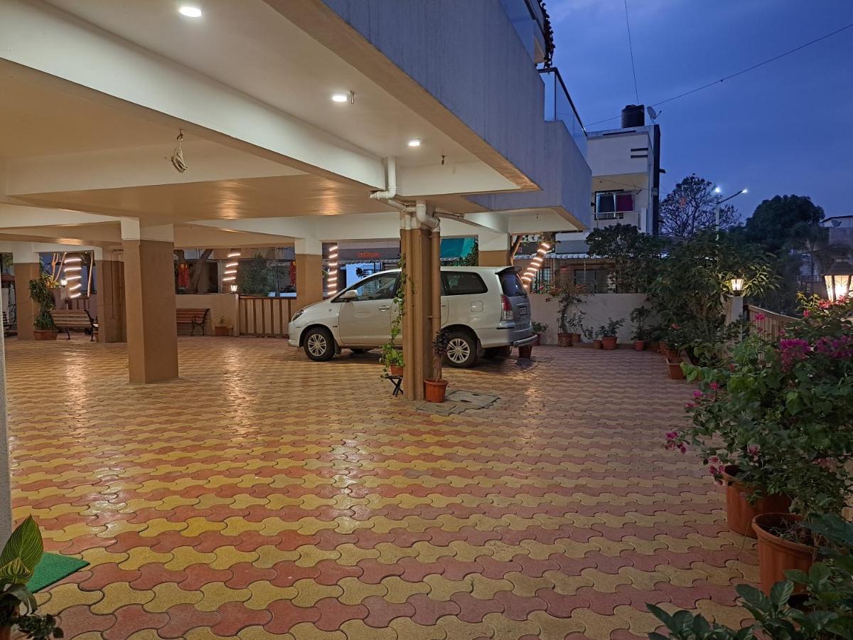 Bouquet Residency Hotel Нашик Екстериор снимка