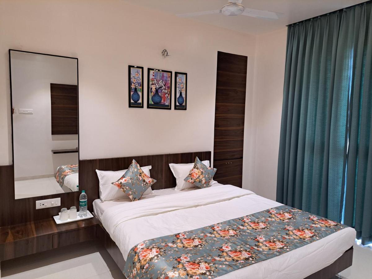 Bouquet Residency Hotel Нашик Екстериор снимка