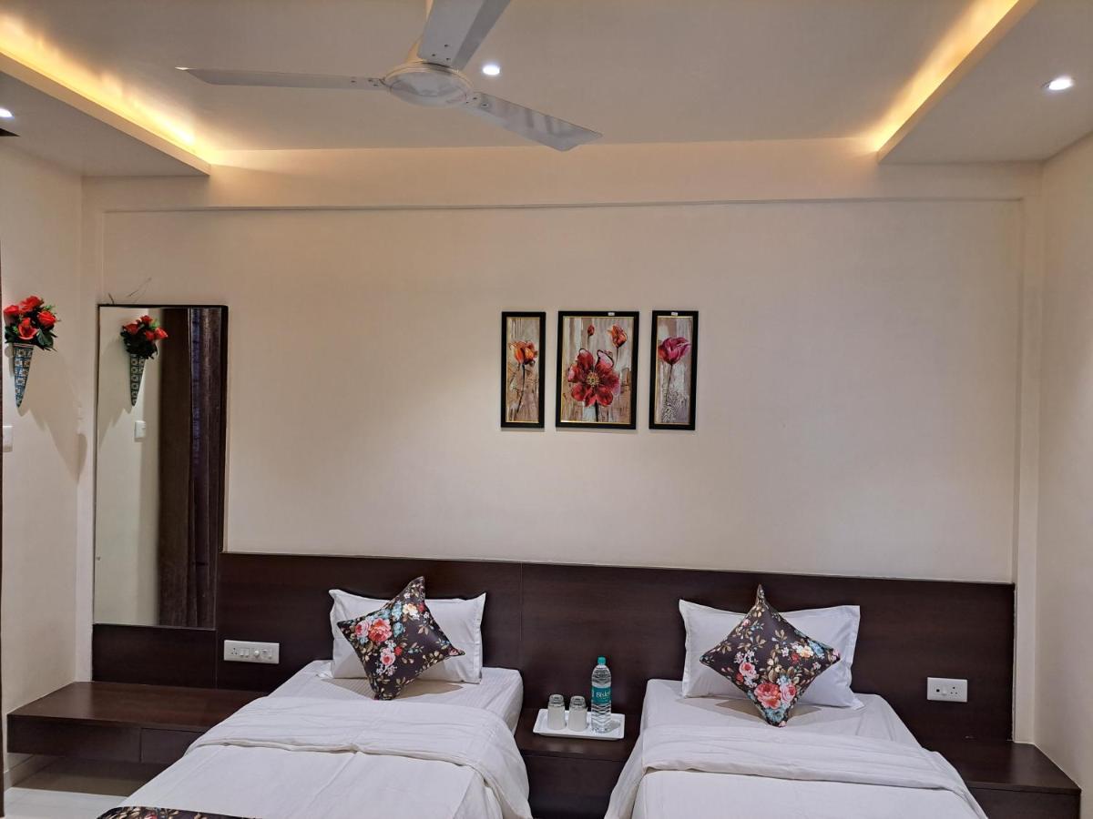 Bouquet Residency Hotel Нашик Екстериор снимка